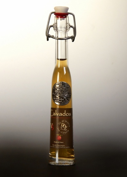 <strong>Calvados</strong><br/>4cl con esta&ntilde;o